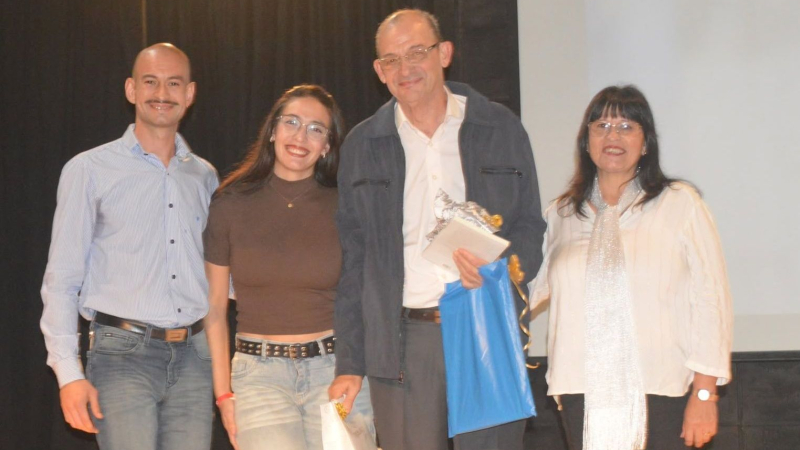 Emotivo homenaje al periodista Alfredo Giménez por su invaluable labor comunitaria