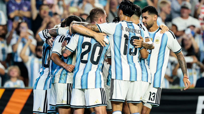 Se confirmó el árbitro para el debut de Argentina: un recuerdo imborrable