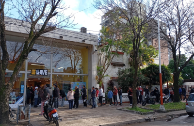 La pasión por las figus amplía filas en comercios y moviliza el intercambio