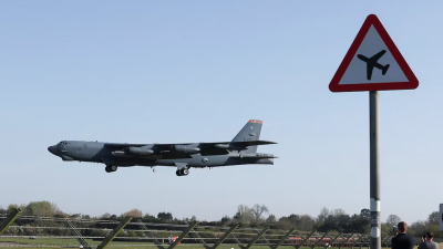 Mueren ocho tripulantes luego de que el bombardero B-52 se estrellara en la base aérea Edwards de California