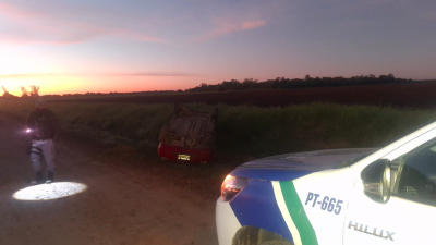 Misterio en la ruta 95: hallan auto volcado y abandonado sin rastros de sus ocupantes