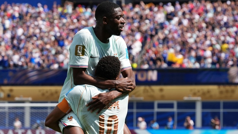 Dembélé firmó un triplete y Francia ganó el Grupo I con puntaje perfecto