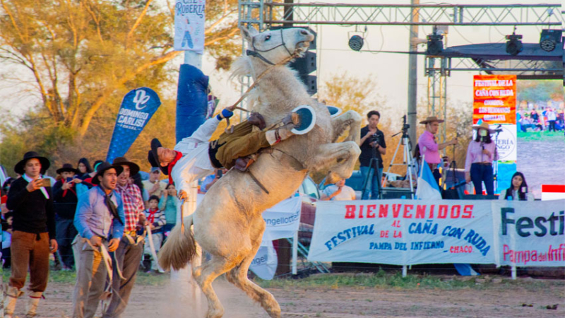 Tradición, coraje y fiesta popular en Pampa del Infierno