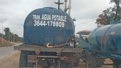 La falta de agua persiste en varios barrios de Sáenz Peña