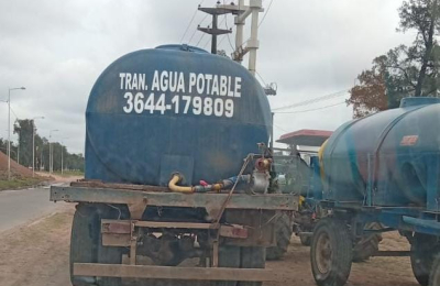 La falta de agua persiste en varios barrios de Sáenz Peña