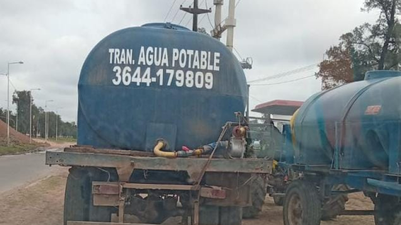 La falta de agua persiste en varios barrios de Sáenz Peña