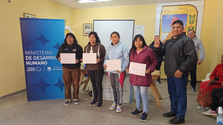 Más de 30 personas participaron de una capacitación sobre manipulación segura de alimentos en El Potrillo (3)