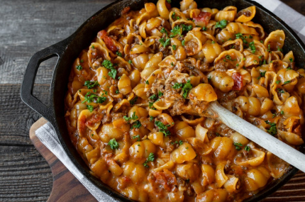 La receta que necesitabas este día lluvioso: estofado de carne con fideos