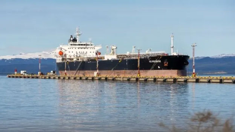 Tierra del Fuego cruzó al Gobierno por la operación de un petrolero británico en el puerto de Ushuaia