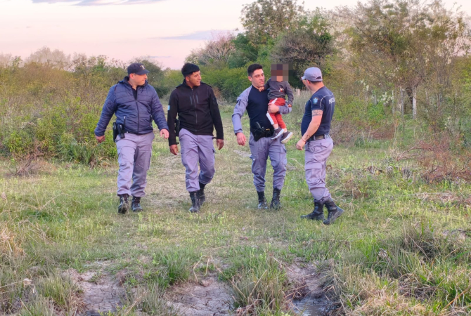 Hallaron a un nene de dos años que se había perdido en el monte, a tres kilómetros de su casa
