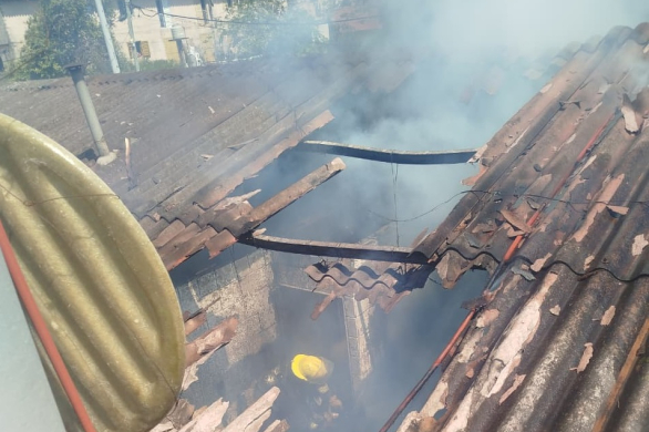 Susto en el barrio España por el incendio de una vivienda