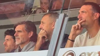 El cuerpo técnico de la selección estuvo en el partido de la Sub 19