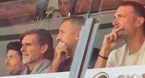 El cuerpo técnico de la selección estuvo en el partido de la Sub 19