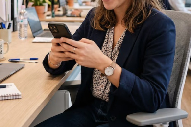 La acusan de transferirse préstamos desde el celular y cuenta de una compañera de trabajo  