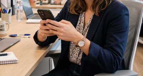 La acusan de transferirse préstamos desde el celular y cuenta de una compañera de trabajo