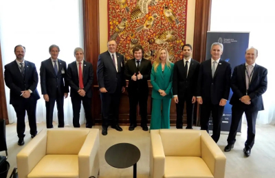 El Gobierno anunció inversiones por US$ 27.000M en París