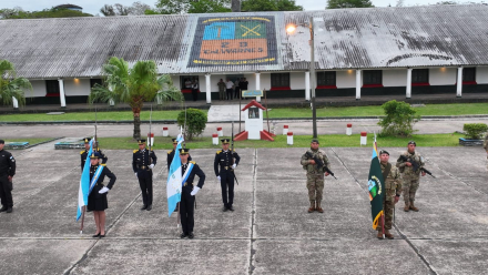 Acto homenaje a los héroes de la defensa del RIMte 29