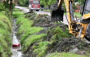 El municipio sigue interviniendo desagües y pide que no se arrojen residuos