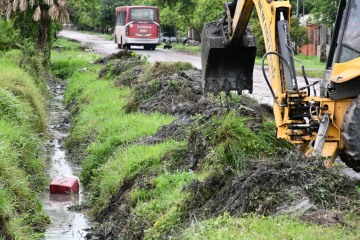 El municipio sigue interviniendo desagües y pide que no se arrojen residuos