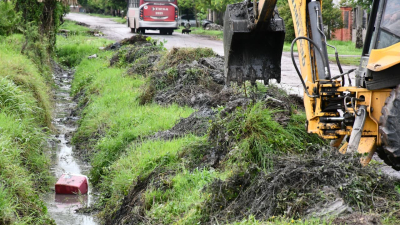El municipio sigue interviniendo desagües y pide que no se arrojen residuos