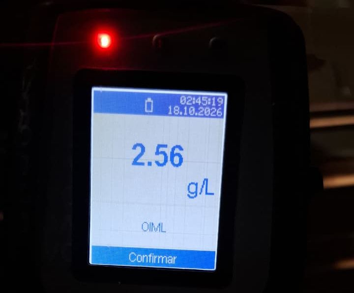 Conducía haciendo zigzag en la ruta y el test de alcoholemia dio 2,56 ...