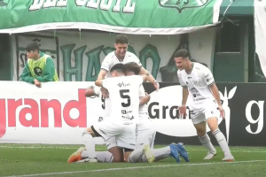 For Ever se despachó con una goleada en Caballito y amargó al puntero Ferro