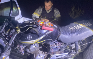 Sáenz Peña: golpearon a chicotazos a un peón rural para robarle la motocicleta