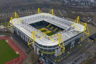 Borussia Dortmund premia a sus hinchas por no usar el celular durante los partidos