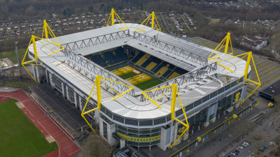 Borussia Dortmund premia a sus hinchas por no usar el celular durante los partidos