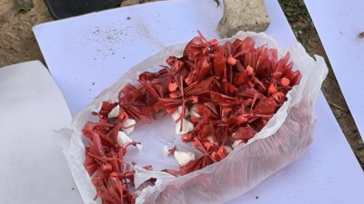 Cayó con más de 130 bochitas de cocaína tras un control de los motoristas