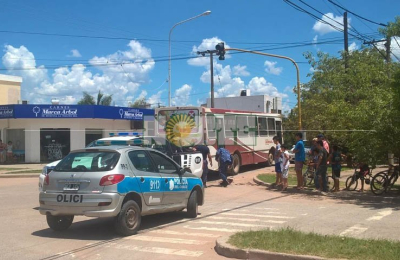 Menor en una moto se mata al  estrellarse contra un colectivo 