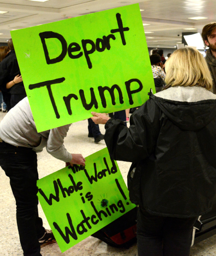 Deporten a Trump.jpg