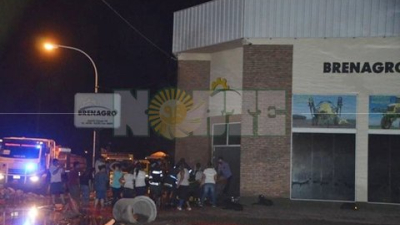 El fuego arrasó con un comercio agrícola y no hubo heridos