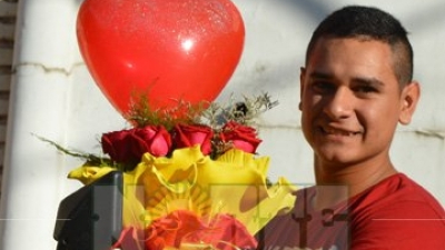 Bombones y flores, los regalos más demandados por el Día de los Enamorados