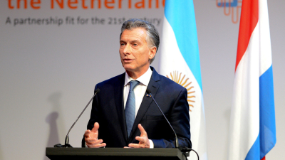 "La herramienta principal para construir el futuro es el diálogo", dijo Macri desde Holanda