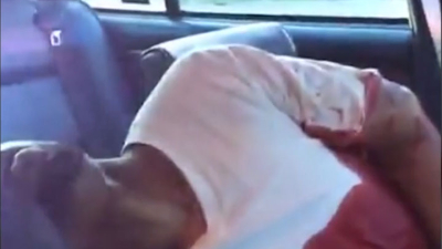 Absuelven al policía que mató a un conductor negro en EEUU