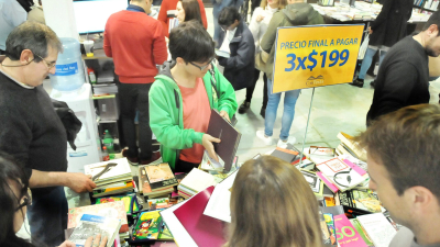 Gran caudal de público visitó la Feria del Libro que culmina hoy con números artísticos