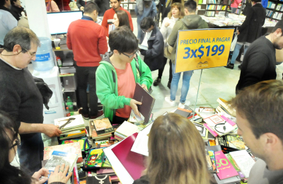 Gran caudal de público visitó la Feria del Libro que culmina hoy con números artísticos