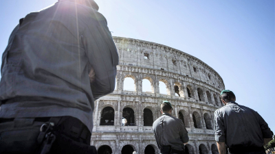 Multan a pareja italiana con 20.000 euros por tener sexo en la calle