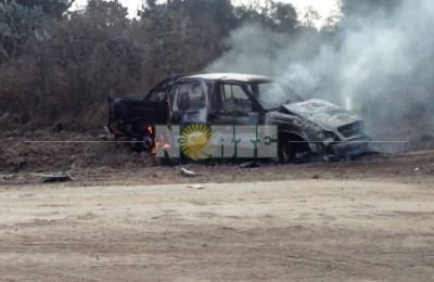 Cerdos sueltos provocan el vuelco e incendio de camioneta
