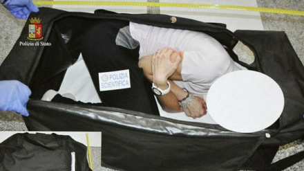 Una oficial de policía posó en la forma en la que la mujer fue rescatada.jpg