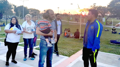 El precandidato a diputado nacional Fabricio Bolatti llevó sus propuestas al Parque de la Democracia