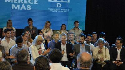 Peppo junto con los precandidatos cierran la campaña del FCHMM