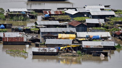 Al menos 700 muertos por inundaciones en el sur de Asia