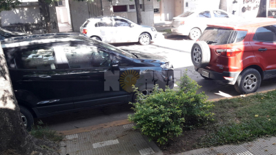 En Sáenz Peña, estacionar mal es una costumbre