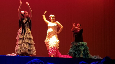 La Academia de danzas de Mariela Strizik presentó Abanicos de España