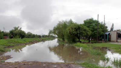 Lentamente el agua se retira de Resistencia y los barrios vuelven a la normalidad