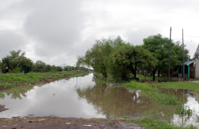 Lentamente el agua se retira de Resistencia y los barrios vuelven a la normalidad