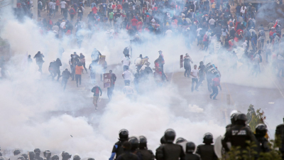 Honduras: Hernández asume su segundo mandato en medio de multitudinarias protestas