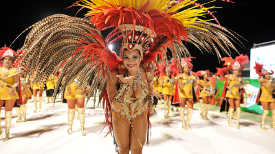 El Carnaval correntino hizo honor a la fiesta más colorida del año